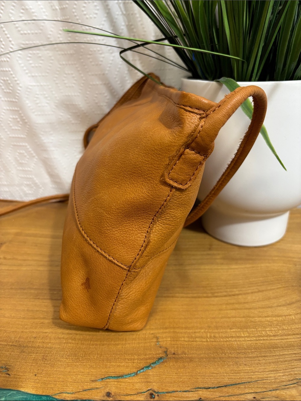 Margot New York Derby crossbody bag in soft leather cognac color - Picture 4 of 10